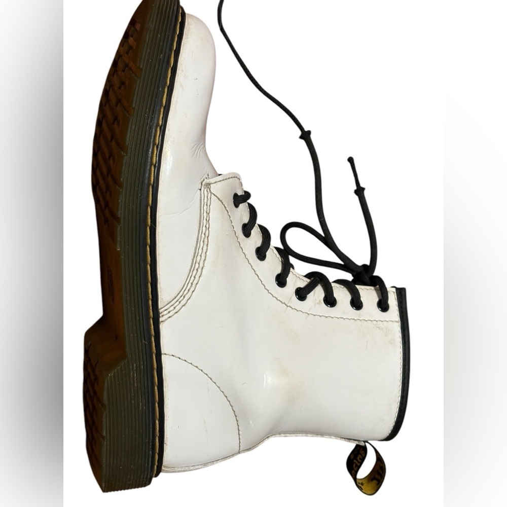 SOLD
Dr. Martens White T Zavala 8 Eyelet Combat Boot EU 37 US L 6 US M 5 UK 4 - Picture 7 of 15